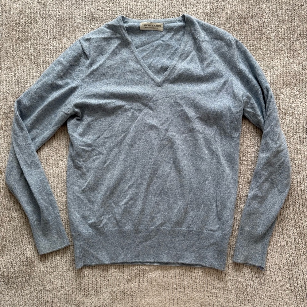 Lochcarron Scotland 100% Cashmere Pale Blue V-Neck Sweater Men’s‎ Small